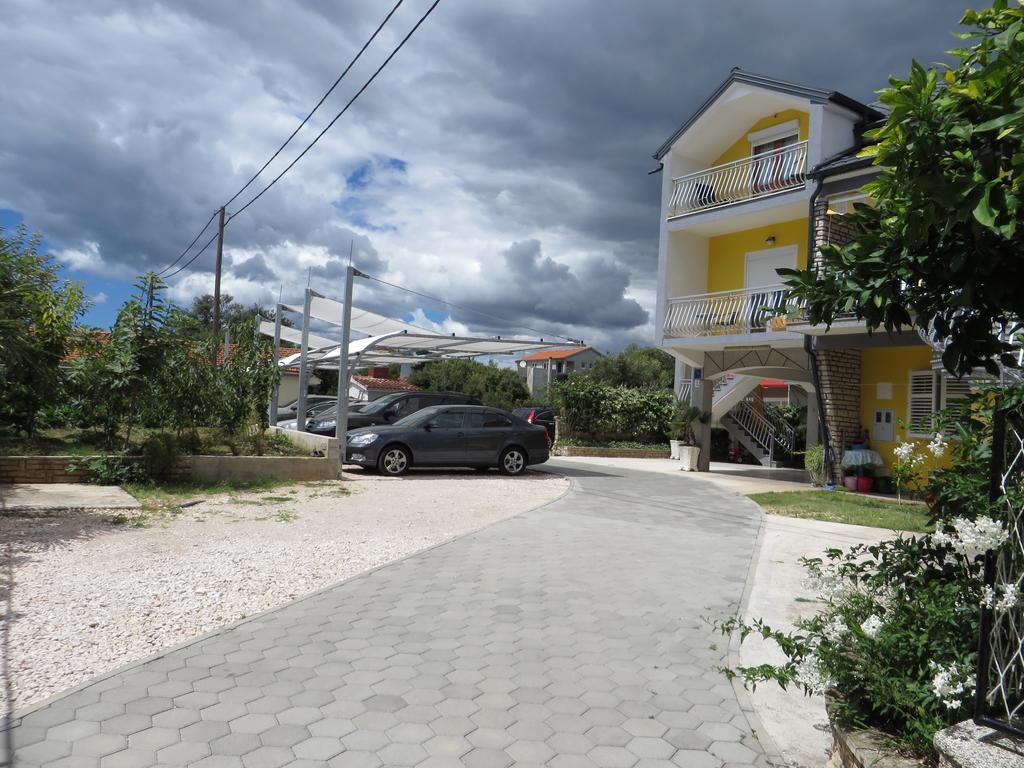 Apartments Tonka Pakoštane Exteriör bild